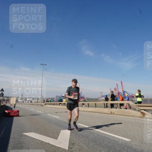 03.10.2025 - Köhlbrandbrückenlauf Matties Gatica Varas http://msf.ph/oto/8988357 03.10.2025 12:34:12 Position 2  meine-sportfotos.de