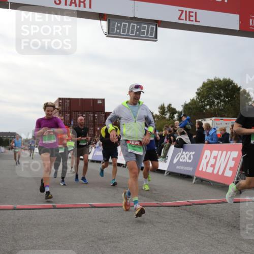 03.10.2025 - Köhlbrandbrückenlauf Yannick Fuchs http://msf.ph/oto/8988359 03.10.2025 16:00:28 Ziel 7027, 7116, 7202, 7287, 7327, 9188, 9189, 9240, 9391, 9491, 9717 meine-sportfotos.de