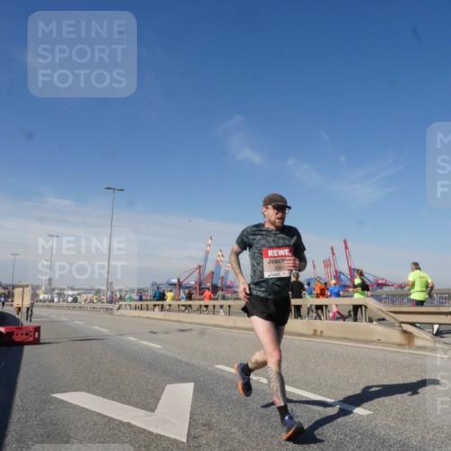 03.10.2025 - Köhlbrandbrückenlauf Matties Gatica Varas http://msf.ph/oto/8988361 03.10.2025 12:34:13 Position 2 4001 meine-sportfotos.de