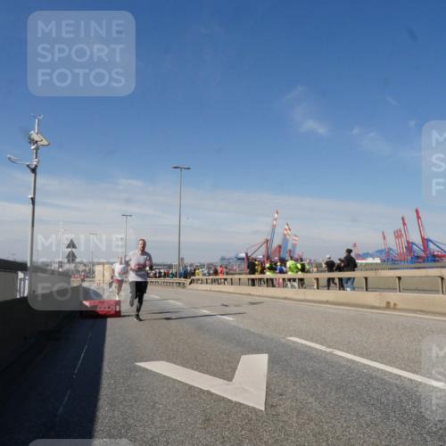 03.10.2025 - Köhlbrandbrückenlauf Matties Gatica Varas http://msf.ph/oto/8988372 03.10.2025 12:34:17 Position 2  meine-sportfotos.de