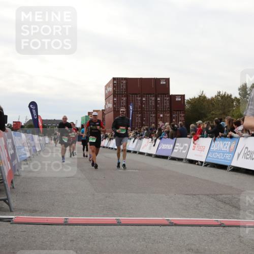 03.10.2025 - Köhlbrandbrückenlauf Yannick Fuchs http://msf.ph/oto/8988375 03.10.2025 16:12:38 Ziel 7502, 8957, 8960, 8979, 8982, 9296, 9300, 9307, 9420 meine-sportfotos.de