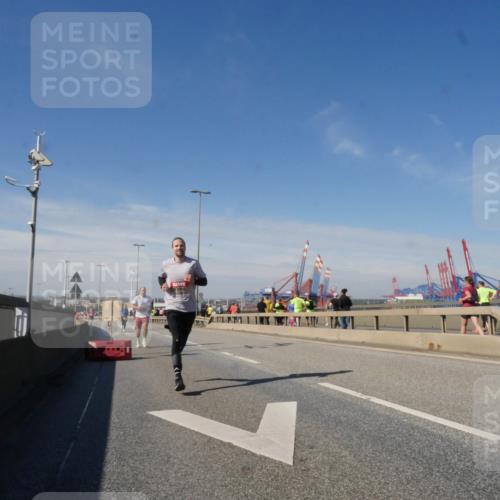 03.10.2025 - Köhlbrandbrückenlauf Matties Gatica Varas http://msf.ph/oto/8988378 03.10.2025 12:34:18 Position 2  meine-sportfotos.de