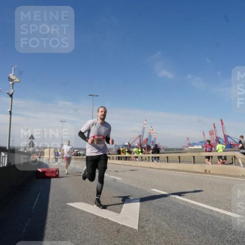 03.10.2025 - Köhlbrandbrückenlauf Matties Gatica Varas http://msf.ph/oto/8988379 03.10.2025 12:34:18 Position 2  meine-sportfotos.de