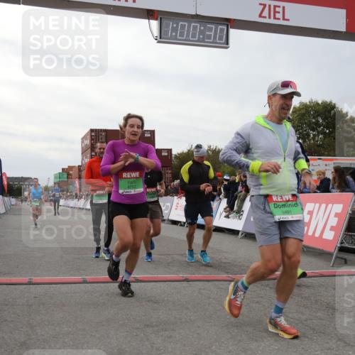 03.10.2025 - Köhlbrandbrückenlauf Yannick Fuchs http://msf.ph/oto/8988381 03.10.2025 16:00:29 Ziel 7027, 7116, 7202, 7287, 7327, 7818, 9188, 9189, 9240, 9391, 9491, 9717 meine-sportfotos.de