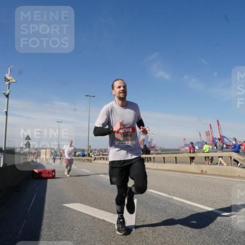 03.10.2025 - Köhlbrandbrückenlauf Matties Gatica Varas http://msf.ph/oto/8988384 03.10.2025 12:34:19 Position 2 4106 meine-sportfotos.de