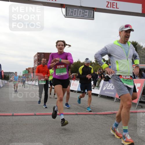 03.10.2025 - Köhlbrandbrückenlauf Yannick Fuchs http://msf.ph/oto/8988386 03.10.2025 16:00:29 Ziel 7027, 7116, 7202, 7287, 7327, 7818, 9188, 9189, 9240, 9391, 9491, 9717 meine-sportfotos.de