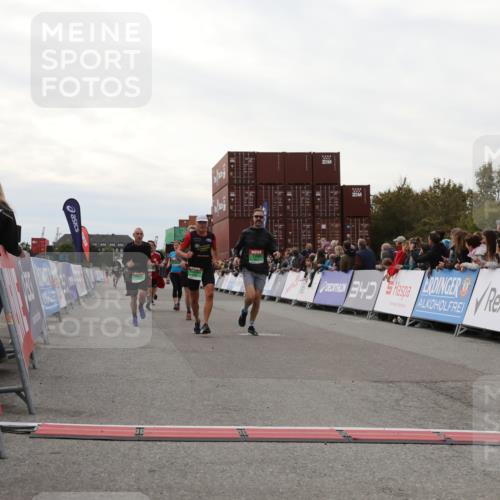 03.10.2025 - Köhlbrandbrückenlauf Yannick Fuchs http://msf.ph/oto/8988388 03.10.2025 16:12:38 Ziel 7502, 8957, 8960, 8979, 8982, 9296, 9300, 9307, 9420 meine-sportfotos.de