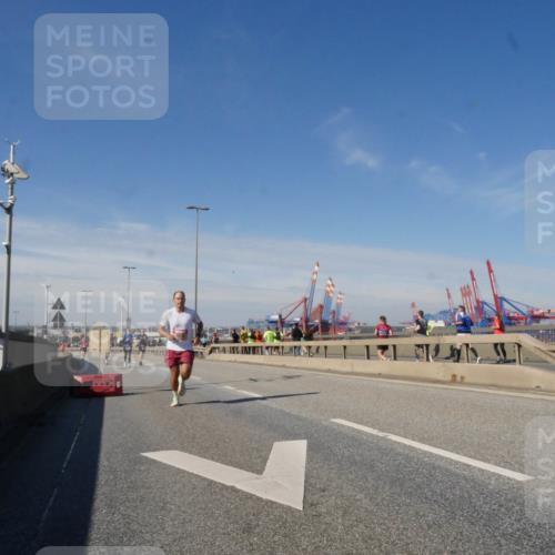 03.10.2025 - Köhlbrandbrückenlauf Matties Gatica Varas http://msf.ph/oto/8988390 03.10.2025 12:34:20 Position 2  meine-sportfotos.de