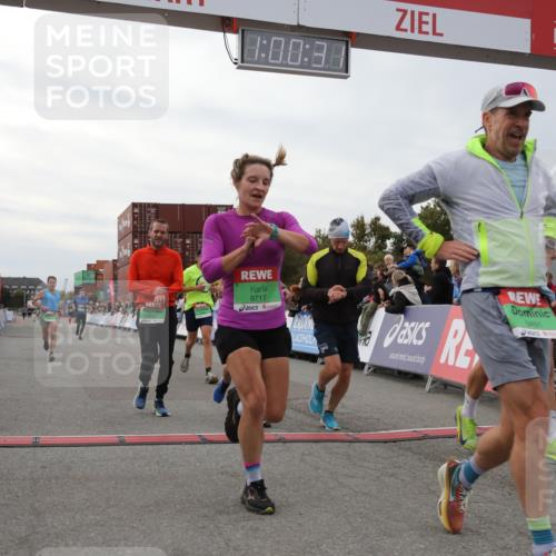 03.10.2025 - Köhlbrandbrückenlauf Yannick Fuchs http://msf.ph/oto/8988391 03.10.2025 16:00:29 Ziel 7027, 7116, 7202, 7287, 7327, 7818, 9188, 9189, 9240, 9391, 9491, 9717 meine-sportfotos.de