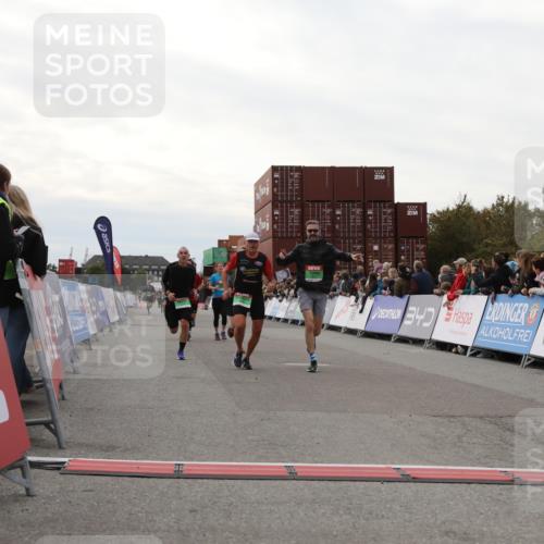 03.10.2025 - Köhlbrandbrückenlauf Yannick Fuchs http://msf.ph/oto/8988393 03.10.2025 16:12:38 Ziel 7502, 8957, 8960, 8979, 8982, 9296, 9300, 9307, 9420 meine-sportfotos.de