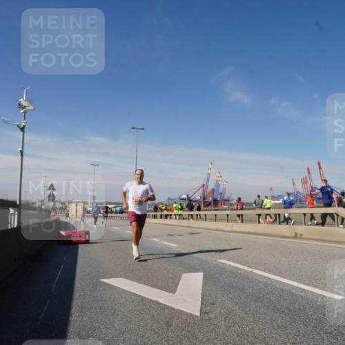 03.10.2025 - Köhlbrandbrückenlauf Matties Gatica Varas http://msf.ph/oto/8988394 03.10.2025 12:34:20 Position 2  meine-sportfotos.de