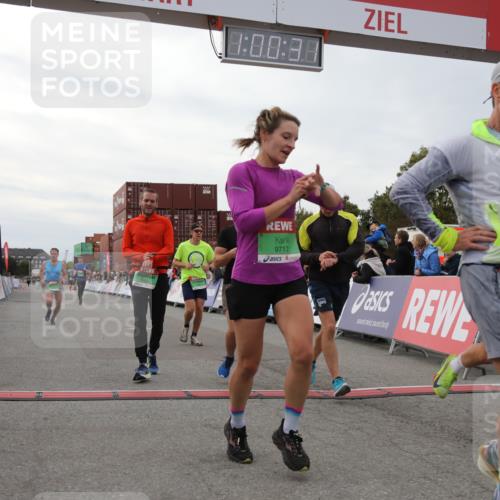 03.10.2025 - Köhlbrandbrückenlauf Yannick Fuchs http://msf.ph/oto/8988396 03.10.2025 16:00:29 Ziel 7027, 7116, 7202, 7287, 7327, 7818, 9188, 9189, 9240, 9391, 9491, 9717 meine-sportfotos.de