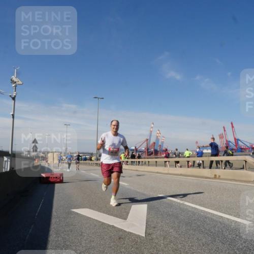 03.10.2025 - Köhlbrandbrückenlauf Matties Gatica Varas http://msf.ph/oto/8988398 03.10.2025 12:34:21 Position 2  meine-sportfotos.de