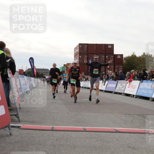 03.10.2025 - Köhlbrandbrückenlauf Yannick Fuchs http://msf.ph/oto/8988400 03.10.2025 16:12:39 Ziel 7502, 8957, 8960, 8979, 8982, 9296, 9300, 9307, 9420 meine-sportfotos.de