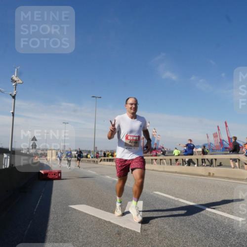 03.10.2025 - Köhlbrandbrückenlauf Matties Gatica Varas http://msf.ph/oto/8988401 03.10.2025 12:34:21 Position 2 11111 meine-sportfotos.de