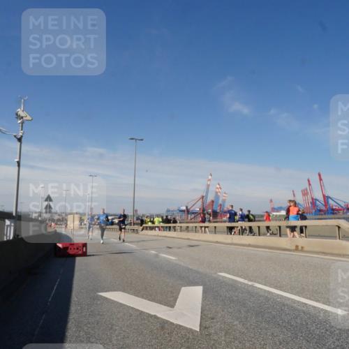 03.10.2025 - Köhlbrandbrückenlauf Matties Gatica Varas http://msf.ph/oto/8988408 03.10.2025 12:34:22 Position 2  meine-sportfotos.de