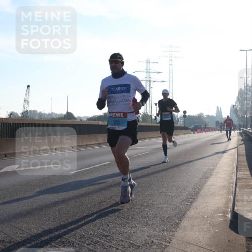 03.10.2025 - Köhlbrandbrückenlauf Luisa Fischer http://msf.ph/oto/8988409 03.10.2025 10:11:24 Position 3 3740, 1 meine-sportfotos.de