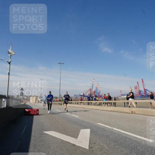 03.10.2025 - Köhlbrandbrückenlauf Matties Gatica Varas http://msf.ph/oto/8988411 03.10.2025 12:34:24 Position 2  meine-sportfotos.de