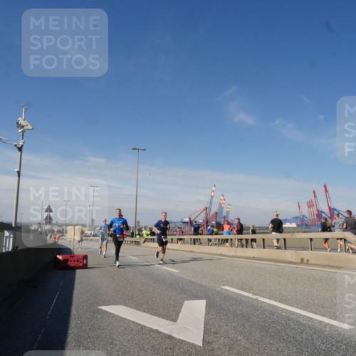 03.10.2025 - Köhlbrandbrückenlauf Matties Gatica Varas http://msf.ph/oto/8988415 03.10.2025 12:34:24 Position 2  meine-sportfotos.de
