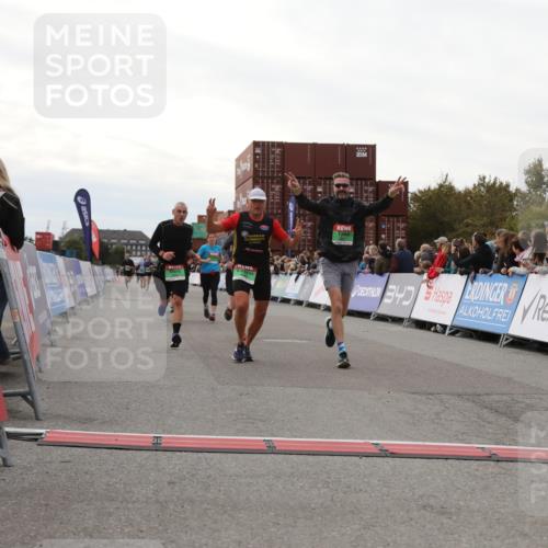 03.10.2025 - Köhlbrandbrückenlauf Yannick Fuchs http://msf.ph/oto/8988417 03.10.2025 16:12:39 Ziel 7502, 8957, 8960, 8979, 8982, 9296, 9300, 9307, 9420 meine-sportfotos.de