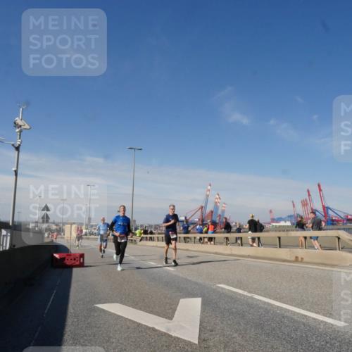 03.10.2025 - Köhlbrandbrückenlauf Matties Gatica Varas http://msf.ph/oto/8988418 03.10.2025 12:34:25 Position 2  meine-sportfotos.de