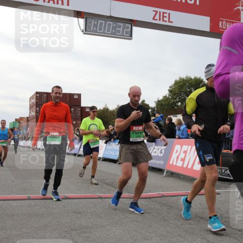03.10.2025 - Köhlbrandbrückenlauf Yannick Fuchs http://msf.ph/oto/8988420 03.10.2025 16:00:30 Ziel 7027, 7116, 7202, 7287, 7327, 7818, 9188, 9189, 9240, 9391, 9491, 9568, 9717 meine-sportfotos.de