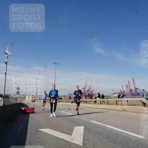 03.10.2025 - Köhlbrandbrückenlauf Matties Gatica Varas http://msf.ph/oto/8988422 03.10.2025 12:34:25 Position 2 7111 meine-sportfotos.de