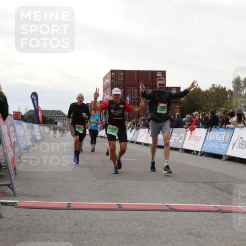 03.10.2025 - Köhlbrandbrückenlauf Yannick Fuchs http://msf.ph/oto/8988425 03.10.2025 16:12:39 Ziel 7502, 8957, 8960, 8979, 8982, 9296, 9300, 9307, 9420 meine-sportfotos.de