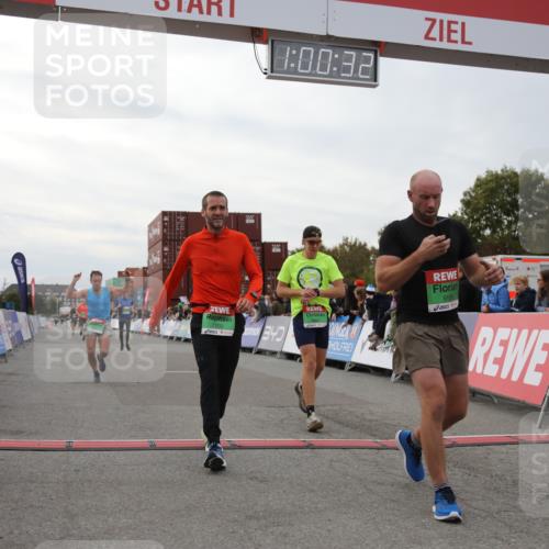 03.10.2025 - Köhlbrandbrückenlauf Yannick Fuchs http://msf.ph/oto/8988431 03.10.2025 16:00:30 Ziel 7027, 7116, 7202, 7287, 7327, 7818, 9188, 9189, 9240, 9391, 9491, 9568, 9717 meine-sportfotos.de