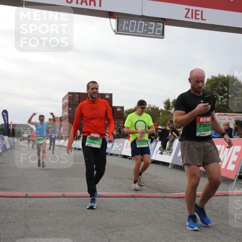03.10.2025 - Köhlbrandbrückenlauf Yannick Fuchs http://msf.ph/oto/8988436 03.10.2025 16:00:30 Ziel 7027, 7116, 7202, 7287, 7327, 7818, 9188, 9189, 9240, 9391, 9491, 9568, 9717 meine-sportfotos.de
