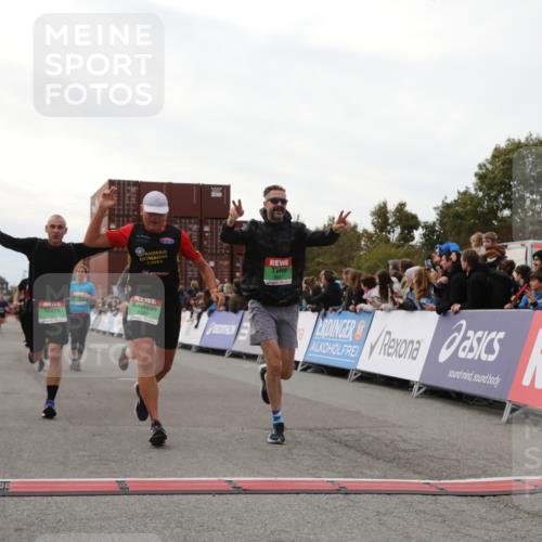 03.10.2025 - Köhlbrandbrückenlauf Yannick Fuchs http://msf.ph/oto/8988439 03.10.2025 16:12:40 Ziel 7457, 7482, 7502, 8957, 8960, 8979, 8982, 9296, 9300, 9307, 9420 meine-sportfotos.de