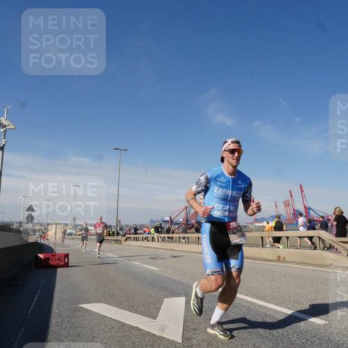 03.10.2025 - Köhlbrandbrückenlauf Matties Gatica Varas http://msf.ph/oto/8988445 03.10.2025 12:34:29 Position 2  meine-sportfotos.de