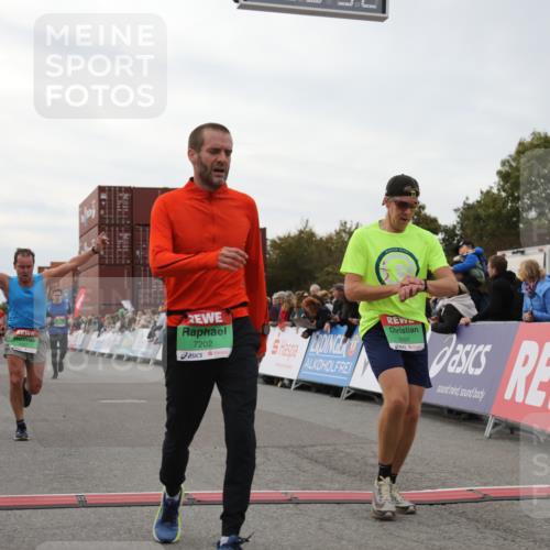 03.10.2025 - Köhlbrandbrückenlauf Yannick Fuchs http://msf.ph/oto/8988447 03.10.2025 16:00:31 Ziel 7116, 7202, 7287, 7327, 7818, 9188, 9189, 9240, 9391, 9491, 9568, 9717 meine-sportfotos.de