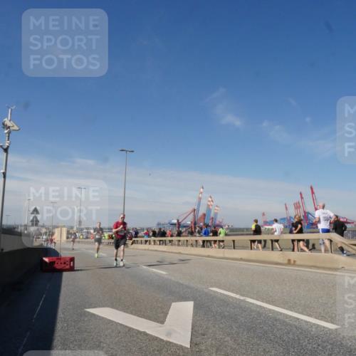 03.10.2025 - Köhlbrandbrückenlauf Matties Gatica Varas http://msf.ph/oto/8988451 03.10.2025 12:34:30 Position 2 10542 meine-sportfotos.de