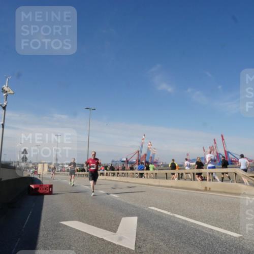 03.10.2025 - Köhlbrandbrückenlauf Matties Gatica Varas http://msf.ph/oto/8988455 03.10.2025 12:34:30 Position 2  meine-sportfotos.de