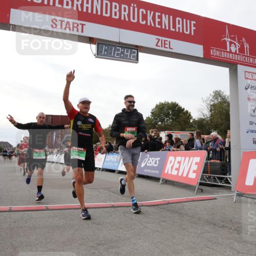 03.10.2025 - Köhlbrandbrückenlauf Yannick Fuchs http://msf.ph/oto/8988464 03.10.2025 16:12:41 Ziel 7457, 7482, 7502, 8957, 8960, 8979, 8982, 9296, 9300, 9307, 9420 meine-sportfotos.de