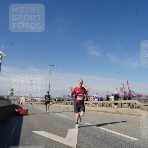 03.10.2025 - Köhlbrandbrückenlauf Matties Gatica Varas http://msf.ph/oto/8988466 03.10.2025 12:34:32 Position 2  meine-sportfotos.de