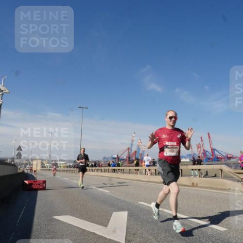 03.10.2025 - Köhlbrandbrückenlauf Matties Gatica Varas http://msf.ph/oto/8988469 03.10.2025 12:34:32 Position 2 6016 meine-sportfotos.de