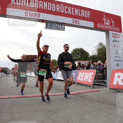 03.10.2025 - Köhlbrandbrückenlauf Yannick Fuchs http://msf.ph/oto/8988471 03.10.2025 16:12:41 Ziel 7457, 7482, 7502, 8957, 8960, 8979, 8982, 9296, 9300, 9307, 9420 meine-sportfotos.de