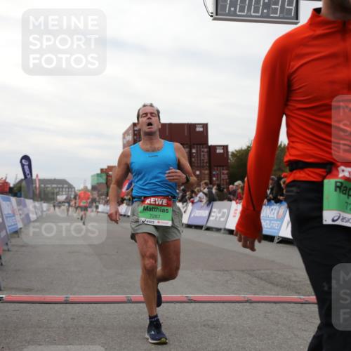 03.10.2025 - Köhlbrandbrückenlauf Yannick Fuchs http://msf.ph/oto/8988474 03.10.2025 16:00:32 Ziel 7202, 7287, 7327, 7818, 9188, 9189, 9240, 9391, 9568, 9717 meine-sportfotos.de