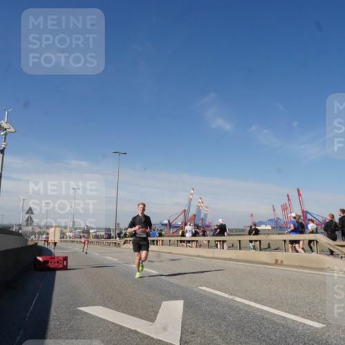 03.10.2025 - Köhlbrandbrückenlauf Matties Gatica Varas http://msf.ph/oto/8988477 03.10.2025 12:34:33 Position 2  meine-sportfotos.de