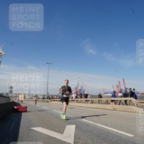 03.10.2025 - Köhlbrandbrückenlauf Matties Gatica Varas http://msf.ph/oto/8988480 03.10.2025 12:34:34 Position 2  meine-sportfotos.de