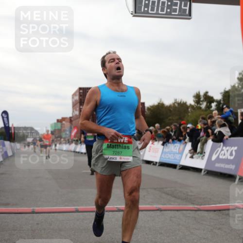 03.10.2025 - Köhlbrandbrückenlauf Yannick Fuchs http://msf.ph/oto/8988490 03.10.2025 16:00:33 Ziel 7202, 7287, 7327, 7818, 9188, 9189, 9391, 9568 meine-sportfotos.de