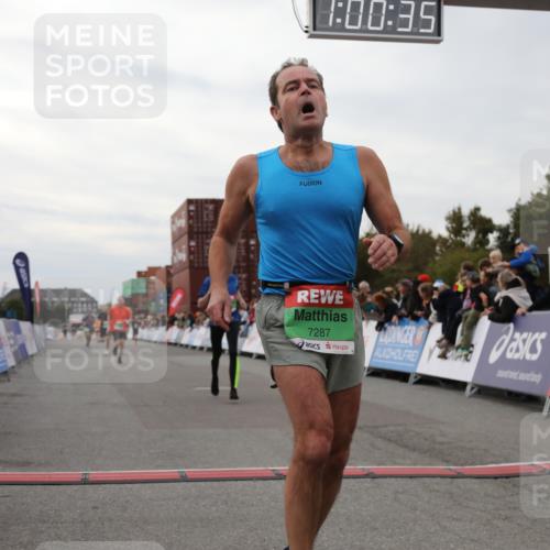 03.10.2025 - Köhlbrandbrückenlauf Yannick Fuchs http://msf.ph/oto/8988494 03.10.2025 16:00:33 Ziel 7202, 7287, 7327, 7818, 9188, 9189, 9391, 9568 meine-sportfotos.de
