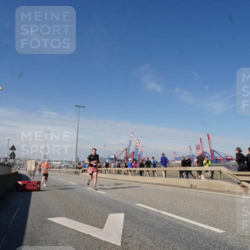 03.10.2025 - Köhlbrandbrückenlauf Matties Gatica Varas http://msf.ph/oto/8988500 03.10.2025 12:34:37 Position 2  meine-sportfotos.de