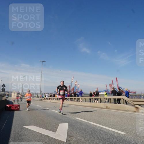 03.10.2025 - Köhlbrandbrückenlauf Matties Gatica Varas http://msf.ph/oto/8988505 03.10.2025 12:34:38 Position 2  meine-sportfotos.de