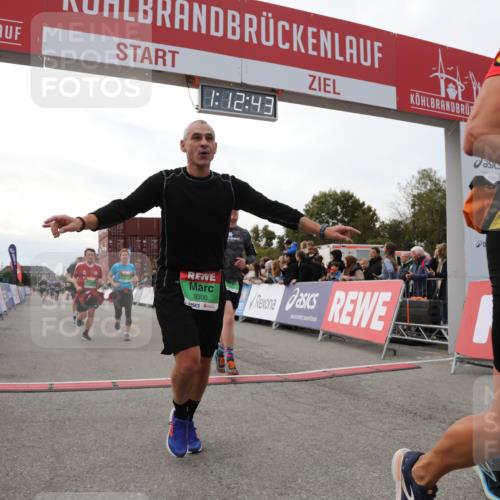 03.10.2025 - Köhlbrandbrückenlauf Yannick Fuchs http://msf.ph/oto/8988507 03.10.2025 16:12:42 Ziel 7358, 7457, 7482, 8957, 8960, 8979, 8982, 9296, 9300, 9307, 9420 meine-sportfotos.de