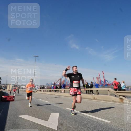 03.10.2025 - Köhlbrandbrückenlauf Matties Gatica Varas http://msf.ph/oto/8988511 03.10.2025 12:34:39 Position 2  meine-sportfotos.de