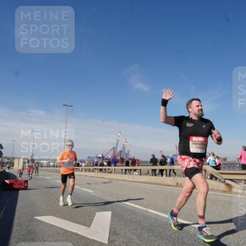 03.10.2025 - Köhlbrandbrückenlauf Matties Gatica Varas http://msf.ph/oto/8988515 03.10.2025 12:34:39 Position 2 6100 meine-sportfotos.de
