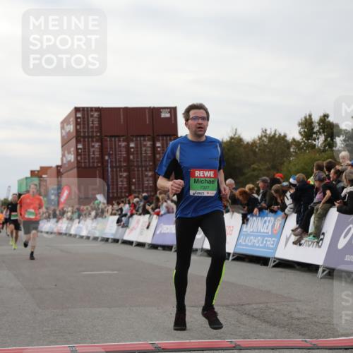 03.10.2025 - Köhlbrandbrückenlauf Yannick Fuchs http://msf.ph/oto/8988517 03.10.2025 16:00:34 Ziel 7287, 7327, 7818, 8811, 9391, 9568 meine-sportfotos.de